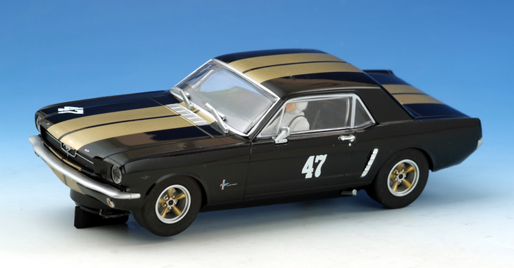 SCALEXTRIC Ford Mustang - black gold stripes